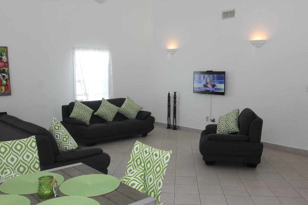 Вилла The White House Jolly Harbour Экстерьер фото
